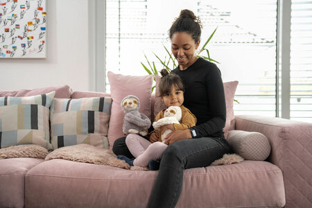 Habibi warmteknuffel knuffelende luiaard moeder en jong 23x19 cm - grijs, off-white