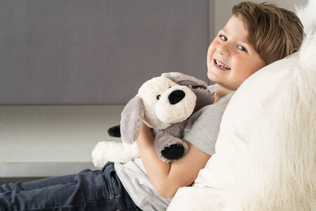 Habibi warmteknuffel hond / puppy 38 cm - grijs/wit