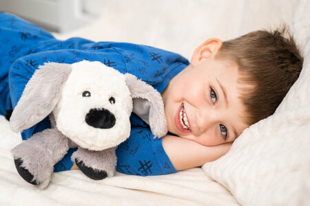 Habibi warmteknuffel hond / puppy 38 cm - grijs/wit