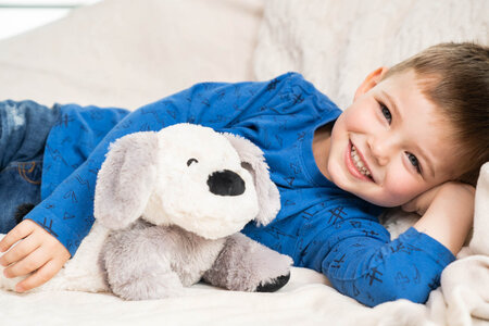 Habibi warmteknuffel hond / puppy 38 cm - grijs/wit