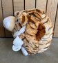 Cozy Time tijger knuffelkussen handwarmer 35 cm bruin/wit/camel